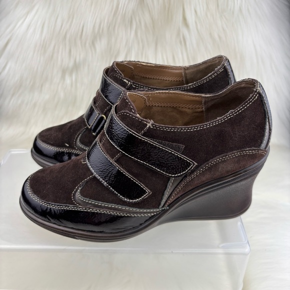 AEROSOLES  Black Wedge Loafers with Velcro Adjustable Straps - Picture 2 of 13